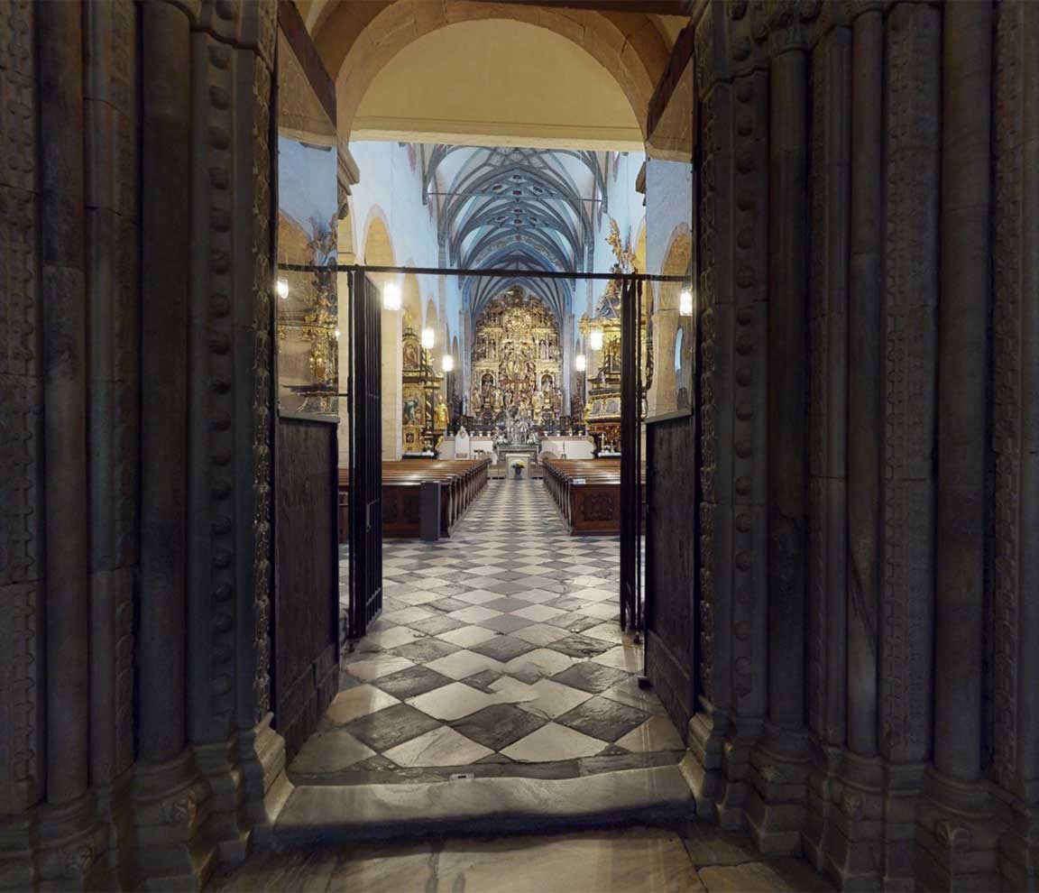 Dom zu Gurk, Eingang
